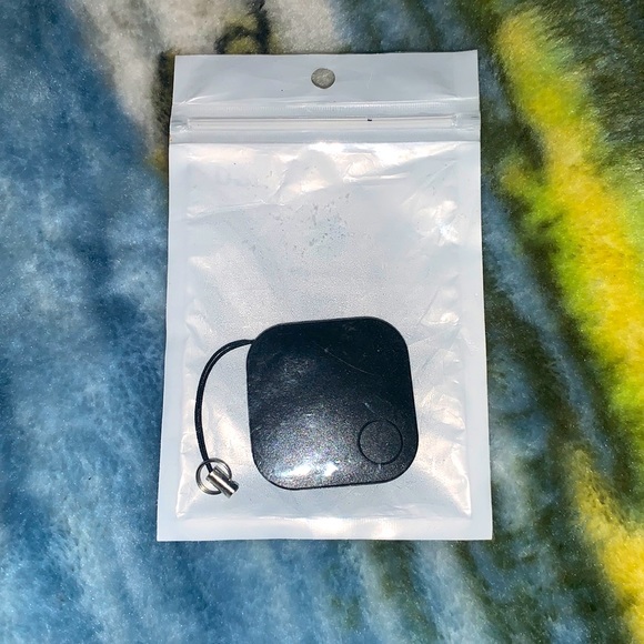 NWT/NIB GPS Tracking Device Links to Your Phone! - Picture 2 of 9